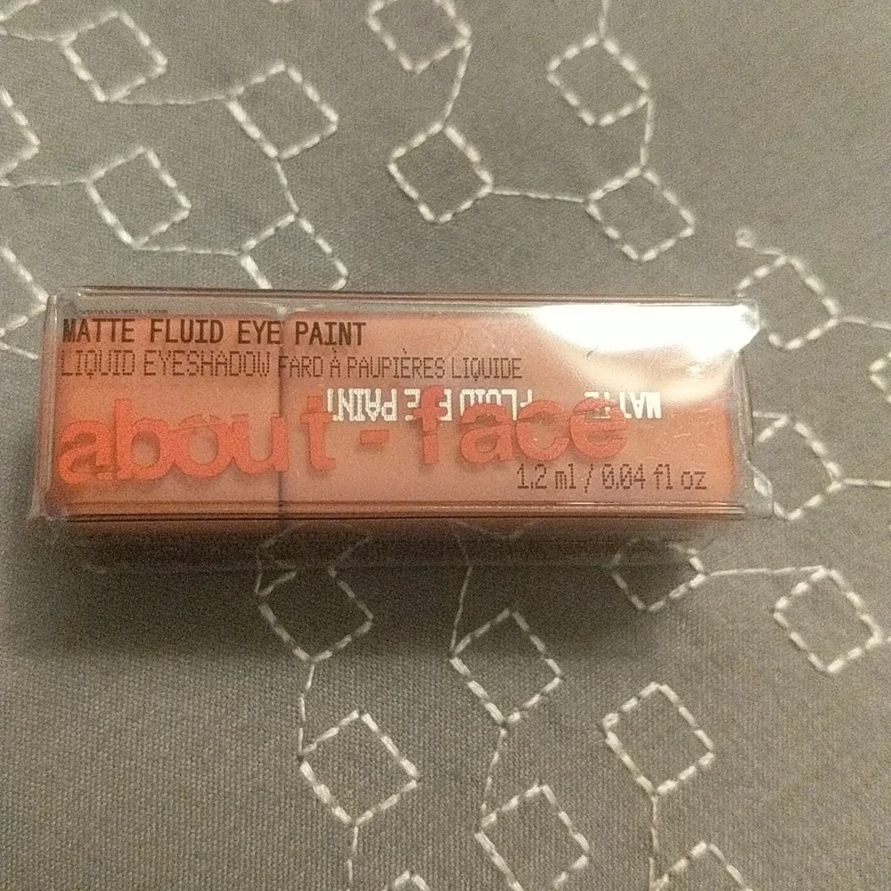 Matte Fluid Eye Paint